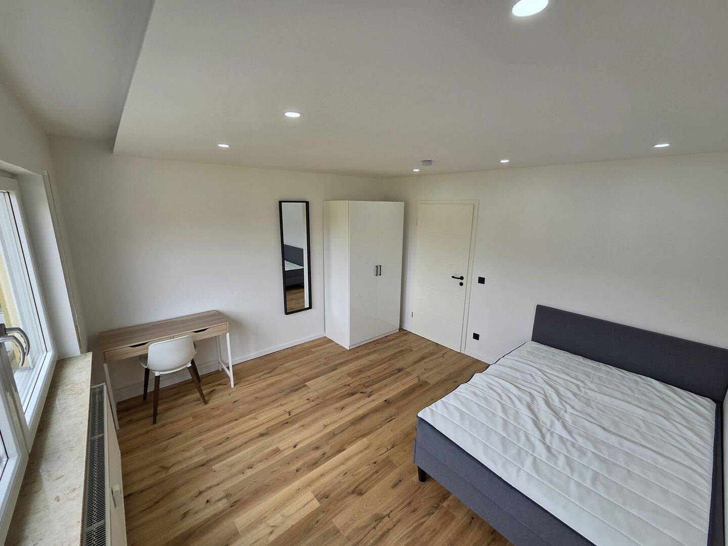 neu renoviertes & möbliertes WG Zimmer in Nürnberg – Nürnberg – Vorschaubild 3