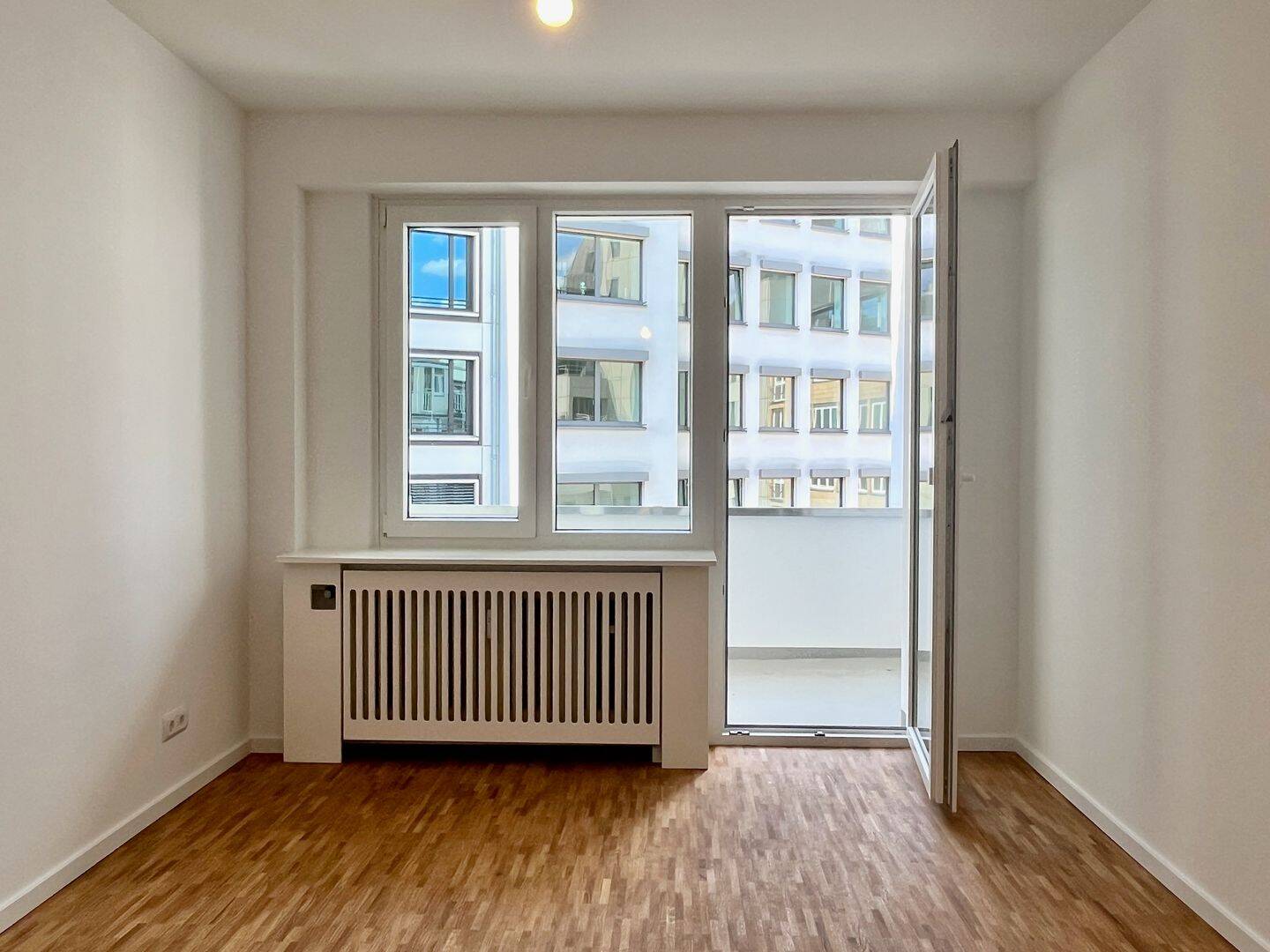 Hochwertig sanierte Single-/Pendler-Wohnung mit Balkon und Einbauküche in der Innenstadt – Düsseldorf – Vorschaubild 5
