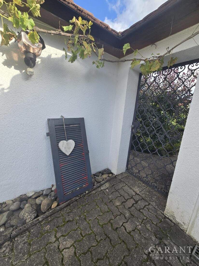Attraktiver Bungalow mit Pool und einem tollen Garten... – Waldachtal – Bild 1 von 9