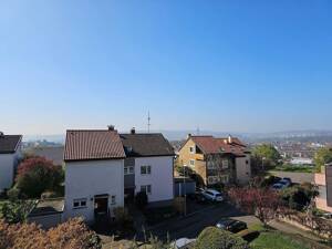 Attraktive 3,5-Zimmer-Dachgeschosswohnung mit sonniger Dachterrasse, Fernblick und Garage in Stuttgart-Muckensturm – 70374 Stuttgart – Vorschaubild 4