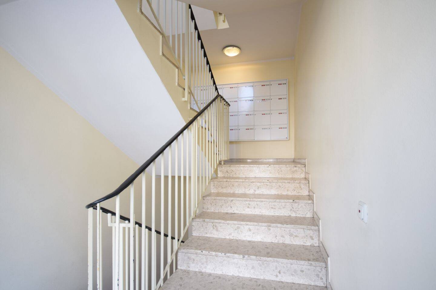 AIGNER - Vermietetes 1-Zimmer-Apartment mit Balkon in Laim – München – Vorschaubild 2