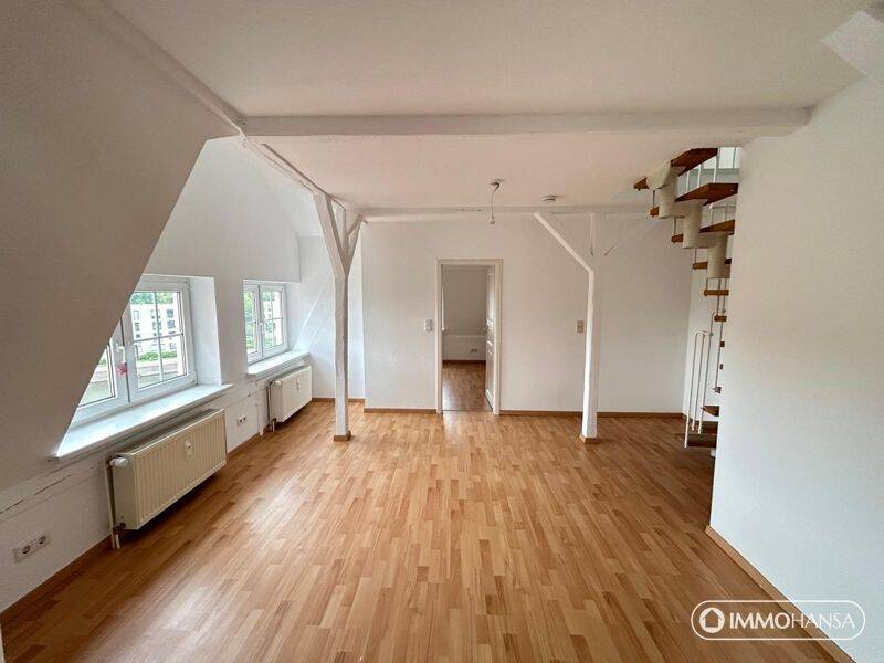 ++ Über den Dächern Lübecks: Großzügige Dachgeschosswohnung direkt an der Trave ++