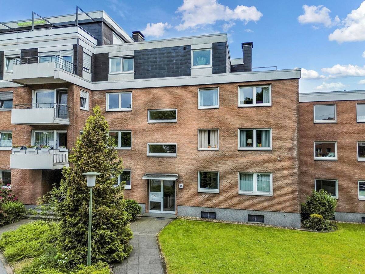 Gut geschnittene 2-Zimmer-Wohnung mit Loggia und Garage in gepflegtem Mehrfamilienhaus in BI-Quelle – 33649 Bielefeld – Bild 1 von 6