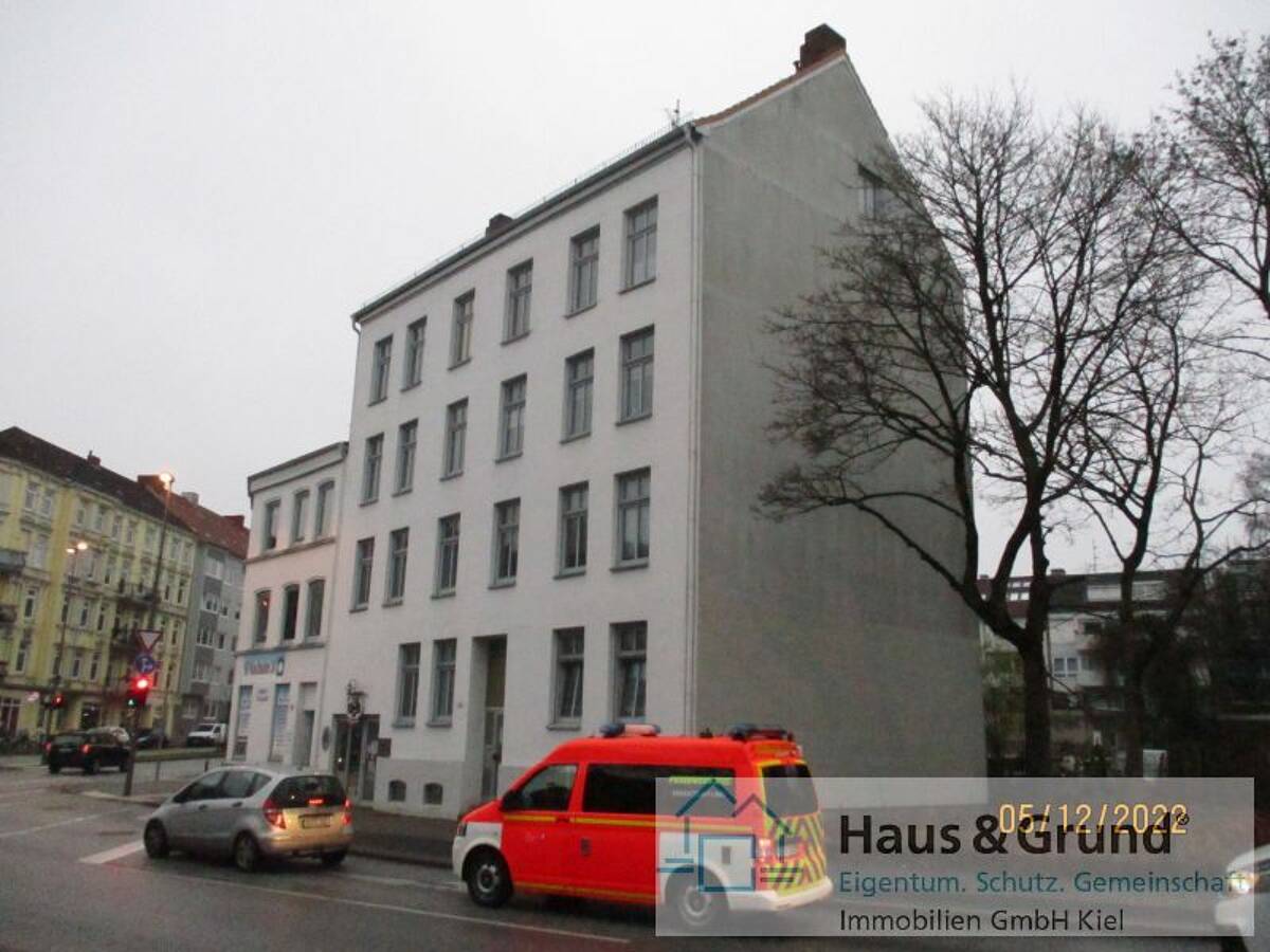 Sofort beziehbar - teilsanierte zentrale 2-Zimmer-Wohnung in der Brunswik zu vermieten – 24105 Kiel – Bild 1 von 7