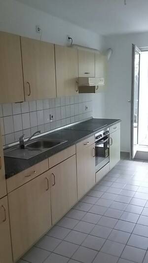 Hübsche 2-Zi., EBK, Parkplatz mit großer Sonnenbalkon ab 01.09. oder 01.10. – 28329 Bremen – Vorschaubild 3
