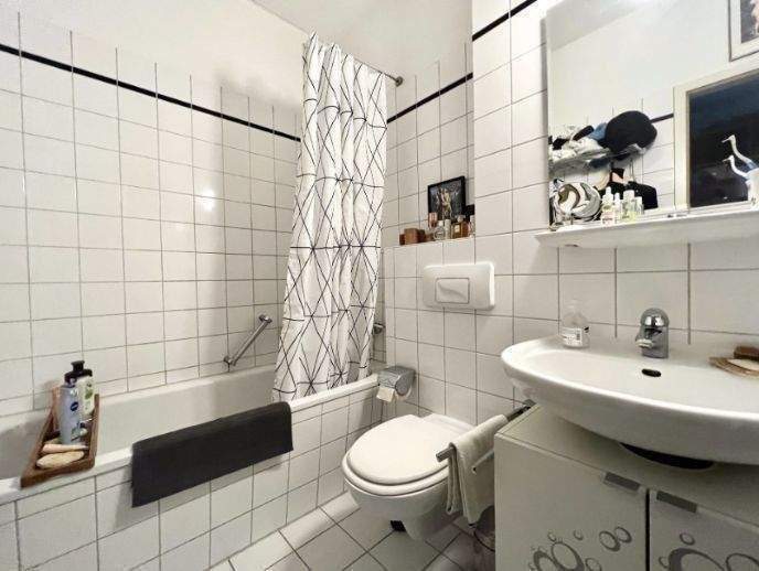 TOP ADRESSE NÄHE ZIONSKIRCHPLATZ - MIT PARKETT & BALKON - ZUR ZEIT VERMIETET – Berlin – Vorschaubild 2