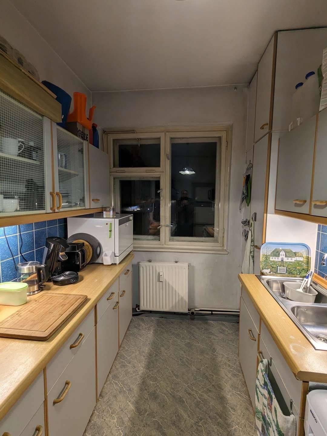 Garten-Sondernutzugsrecht, seltene Kombination: Bezugsfreie 2-Zimmer-Wohnung im 2. OG mit Balkon
