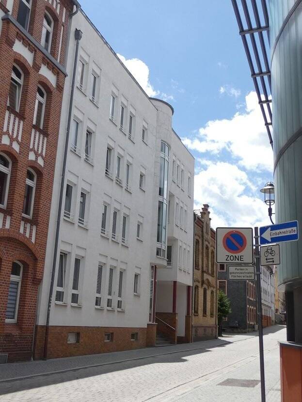 Neu sanierte 2-Raumwohnung mit Dachterrasse, Stellplatz und Fahrstuhl