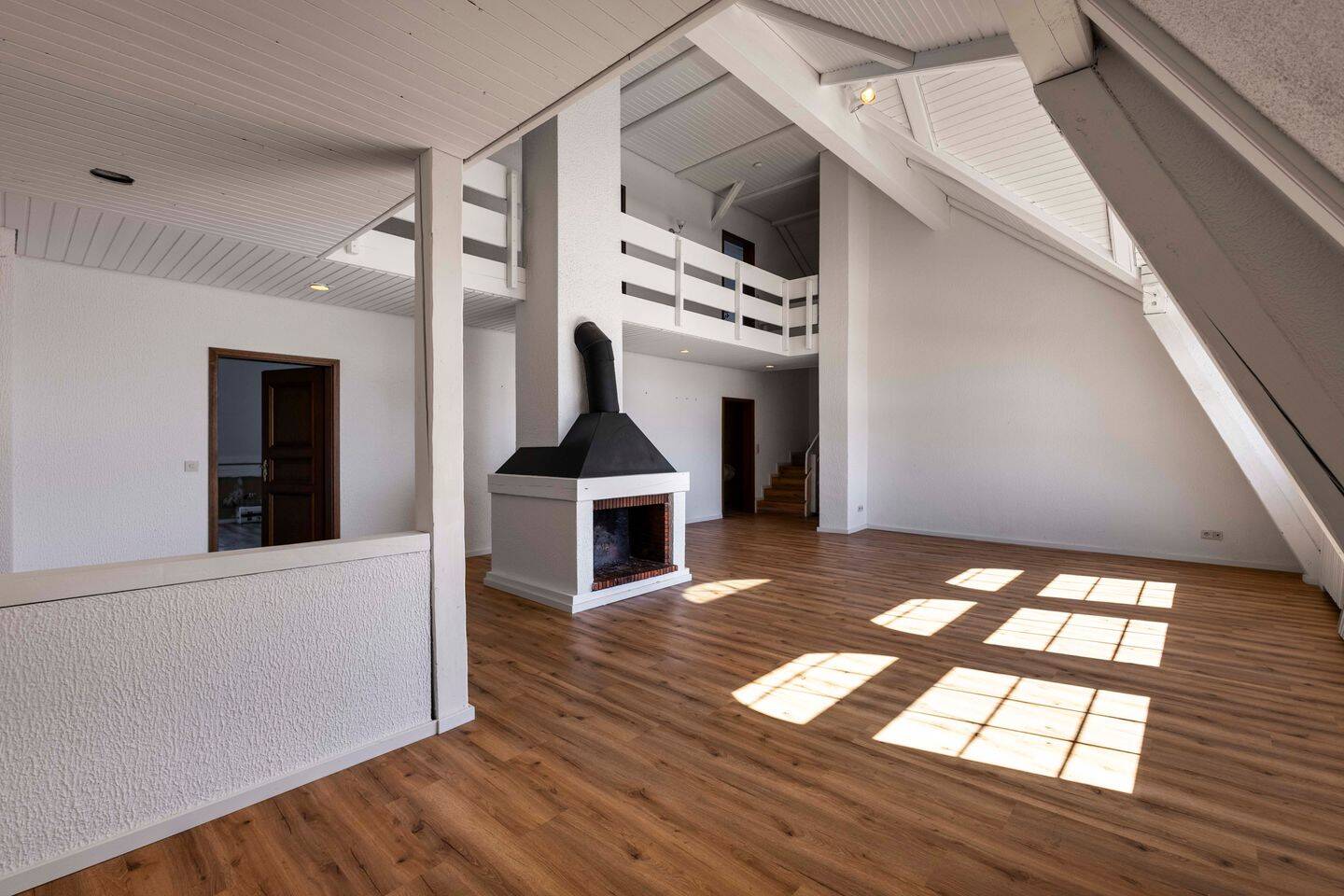 Trier-Süd: Einzigartige 4 ZKB-Maisonettewohnung mit Balkon und ca. 150 m² WFL im beliebten Stadtteil – Trier – Vorschaubild 3