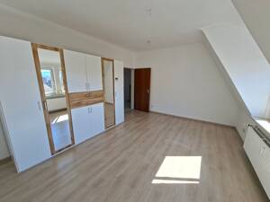 S-WANGEN: * Großzügige, helle und gepflegte 4-Zi.-Whg. im DG * TL-Bad * EBK * toller Balkon! * – 70327 Stuttgart – Vorschaubild 6