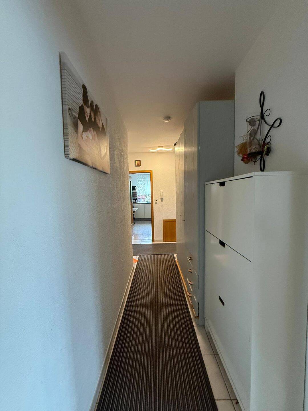 Ruhig gelegene 3-Zimmer-Wohnung mit Garten, Terrasse, Garage und Stellplatz in Uffenheim – Uffenheim – Vorschaubild 3