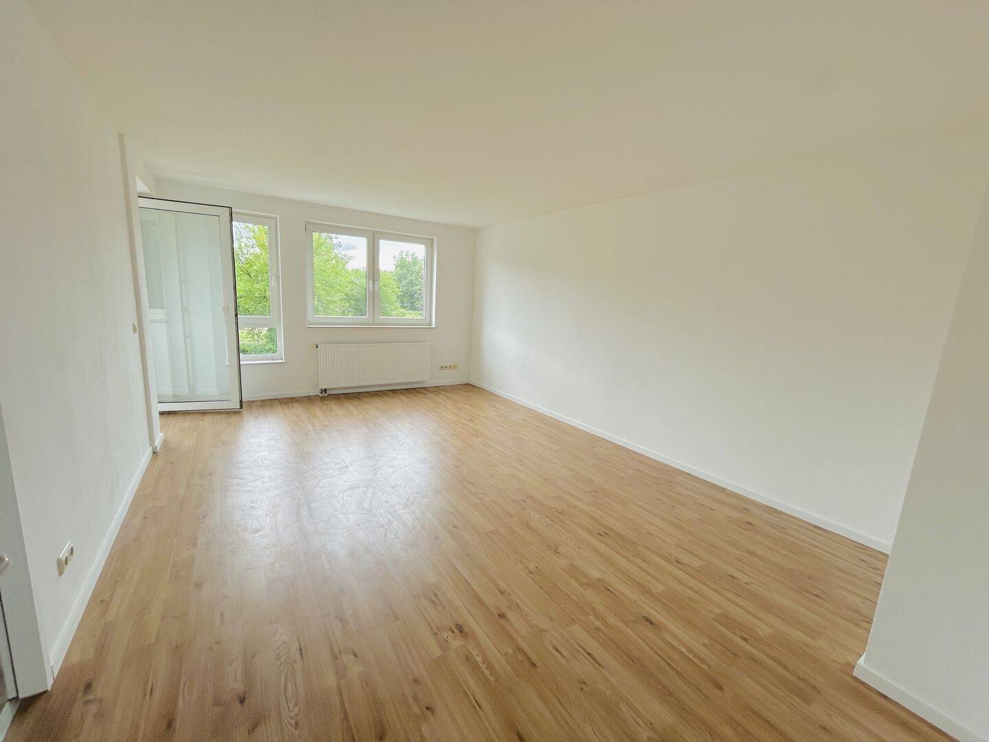 In Renovierung I sonniger Wintergarten I neue Einbauküche I Bad mit Wanne – Dresden – Vorschaubild 5