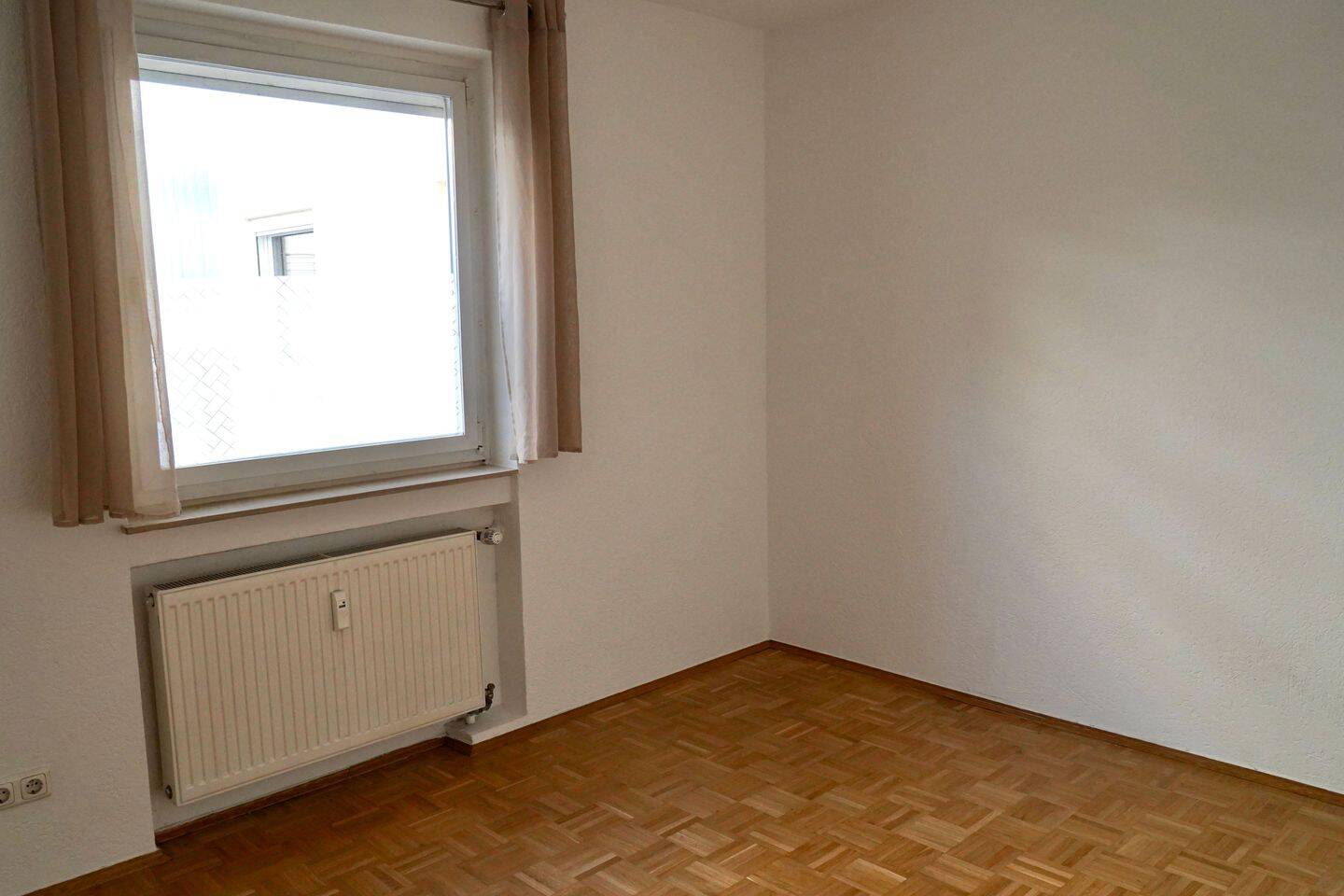 Endlich angekommen! Wunderschöne 3-Zimmer-Wohnung mitten in Wiesbaden und doch im Grünen! – Wiesbaden – Vorschaubild 7