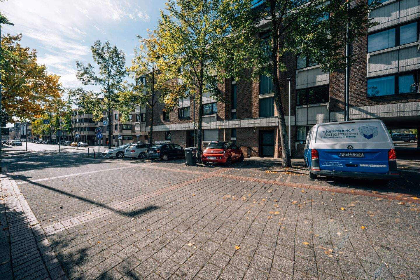 Zentrumsnah, werthaltig & zukunftssicher! Schönes 8 Parteienhaus als Kapitalanlage – Mönchengladbach – Vorschaubild 2