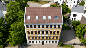 SOFORT EINZIEHEN UND WOHLFÜHLEN: Charmante Zweiraumwohnung mit eigener Terrasse