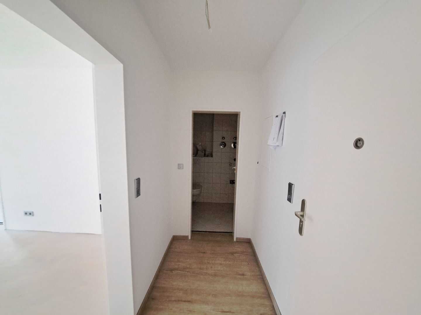 Frisch renovierte 2-Zimmer-Wohnung im Hochparterre in Bremerhaven-Lehe! – Bremerhaven – Vorschaubild 8
