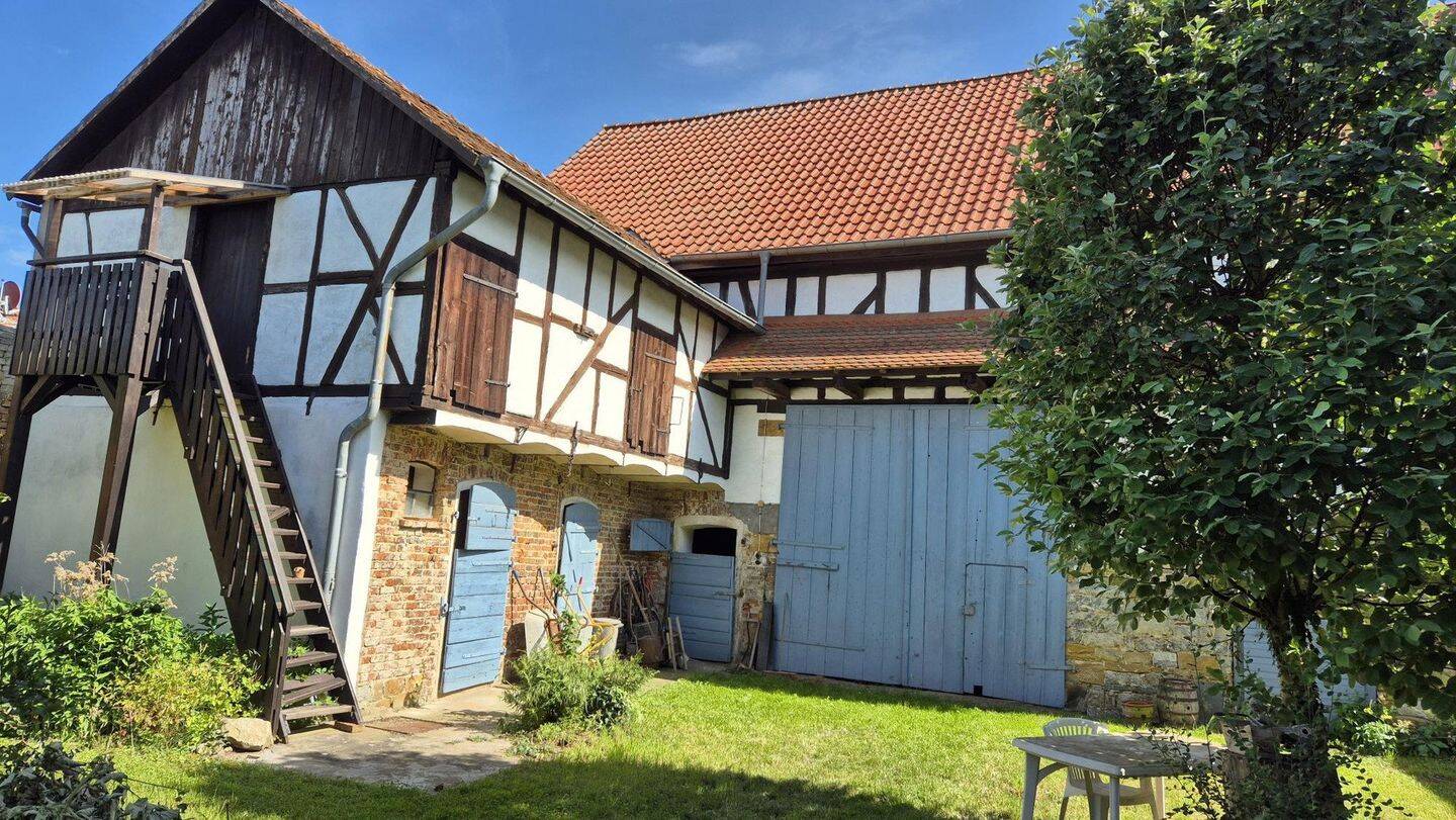 Weitläufige Hofreite mit Entwicklungspotenzial in 35510 Butzbach-Ostheim (Wetteraukreis)