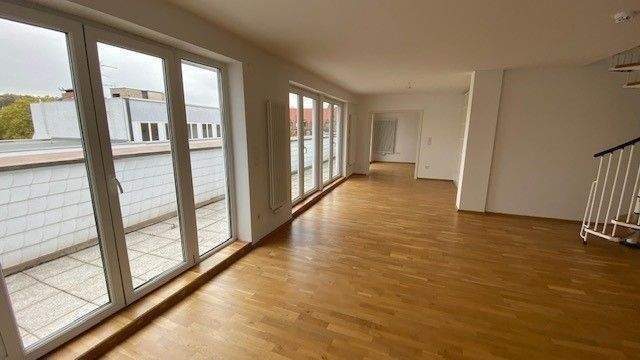 Maisonette Wohnung im Zentrum von Saarbrücken (1x Durchgangsz.) EBK Bad Gäste WC und Terrasse, , Großh.-Friedr.-Str. 10 66111 Saarbrücken – Saarbrücken – Vorschaubild 3