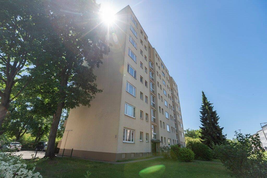 Über den Baumkronen der Havel - lichtdurchflutete 2-Zimmer-Wohnung mit Balkon und Aufzug – Berlin – Vorschaubild 2