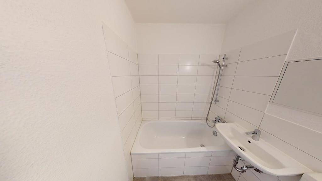 Direkt am Innenstadtring gelegene 3-Raum-Wohnung mit Balkon – Chemnitz – Vorschaubild 3