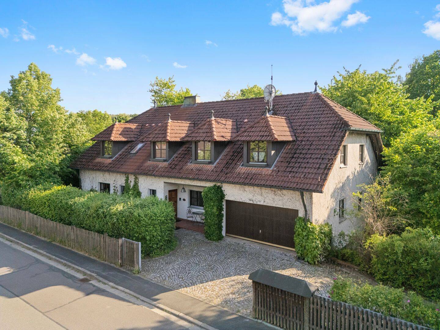 Repräsentative Landhaus-Villa! Exklusives Anwesen mit absoluter Privatsphäre – Prebitz – Bild 1 von 9