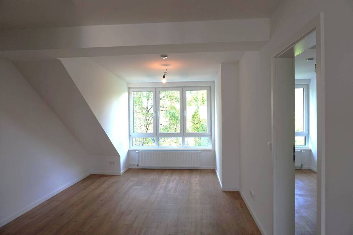 Neu ausgebautes Dachgeschoss! 2-Zi-Wohnung mit Einbauküche in Bramfeld | GLADIGAU – 22177 Hamburg – Bild 1 von 9