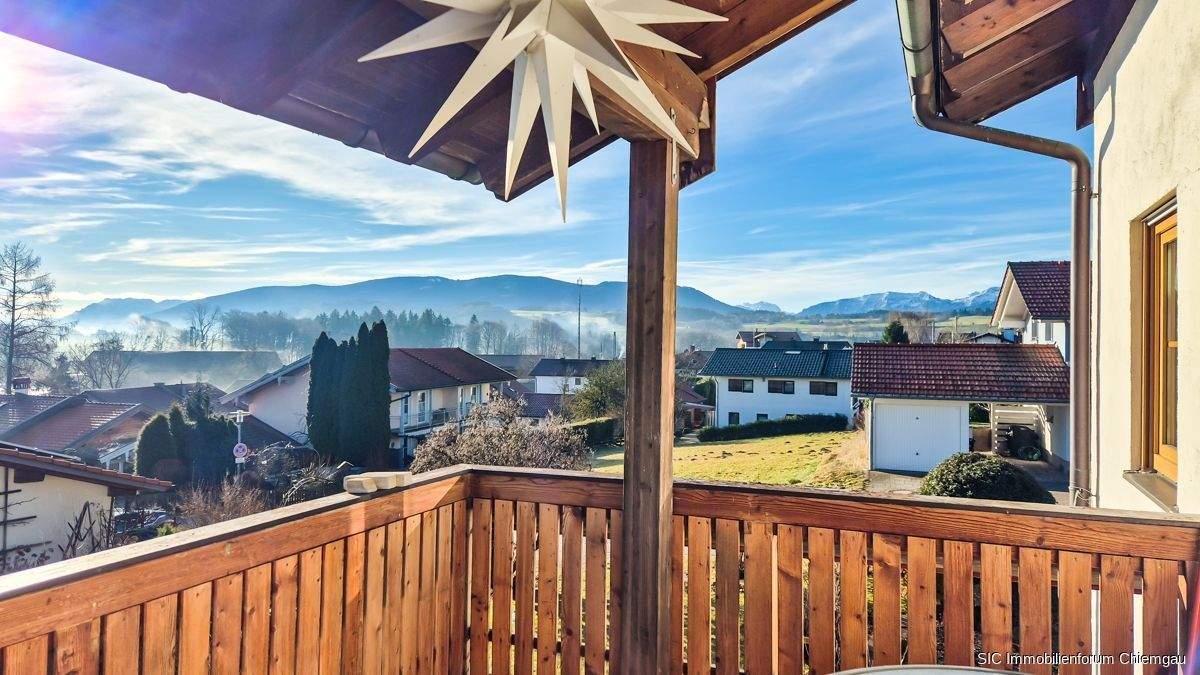 Doppelhaushälfte mit Gartenanteil, Garage und Bergblick, Nähe Traunstein (5 km) – Surberg – Bild 1 von 9