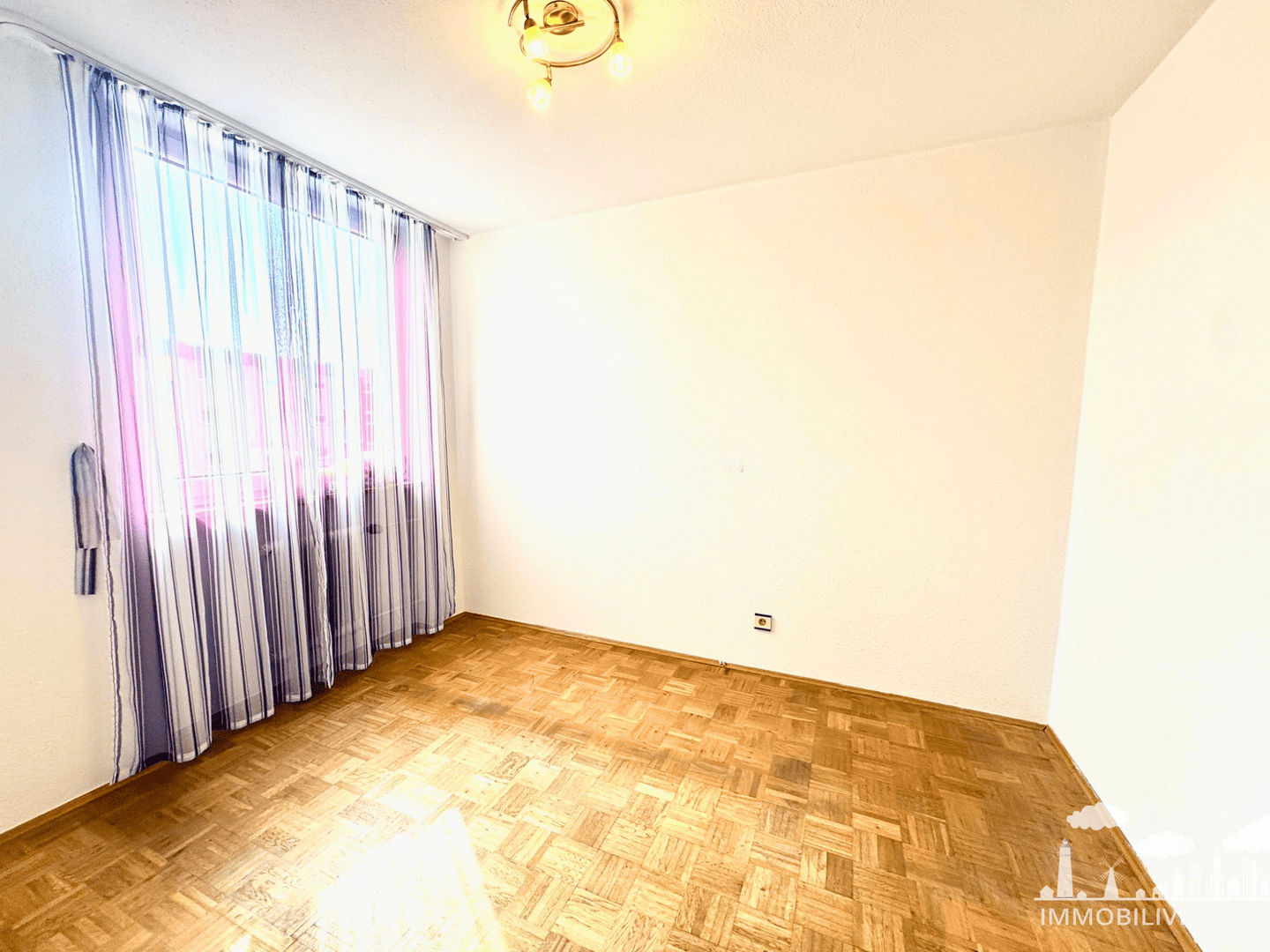 Lichtdurchflutete Wohnung mit Balkon direkt am Wasser – Nürnberg – Vorschaubild 5