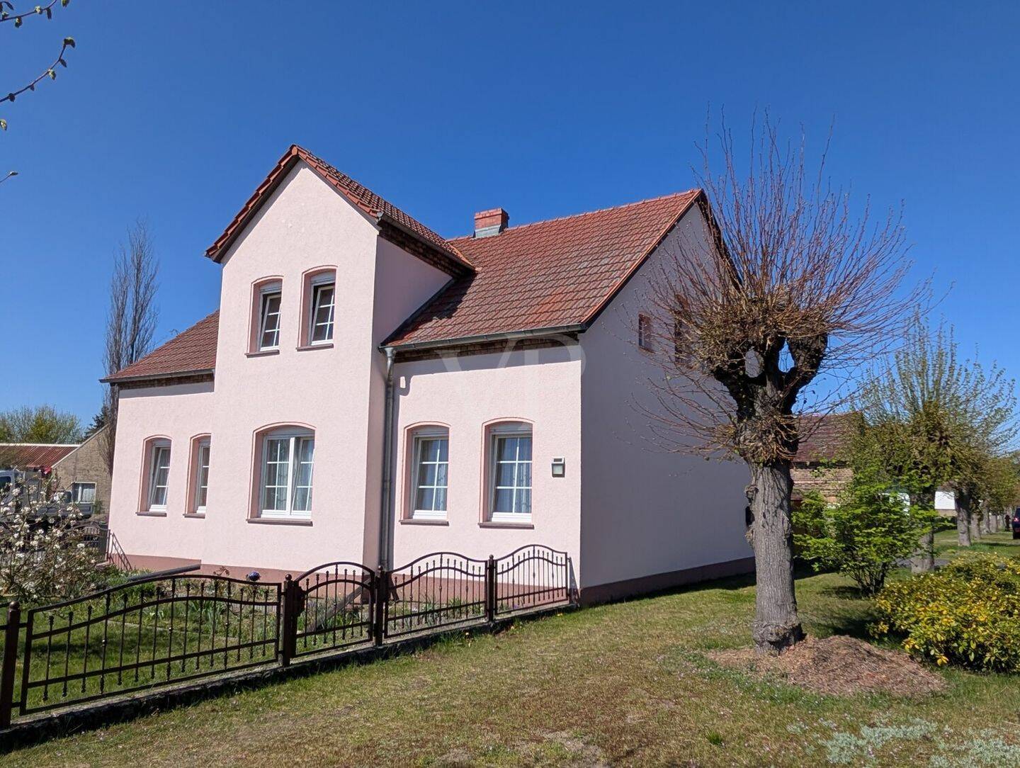 Großzügiges Familienhaus mit vielseitigen Möglichkeiten