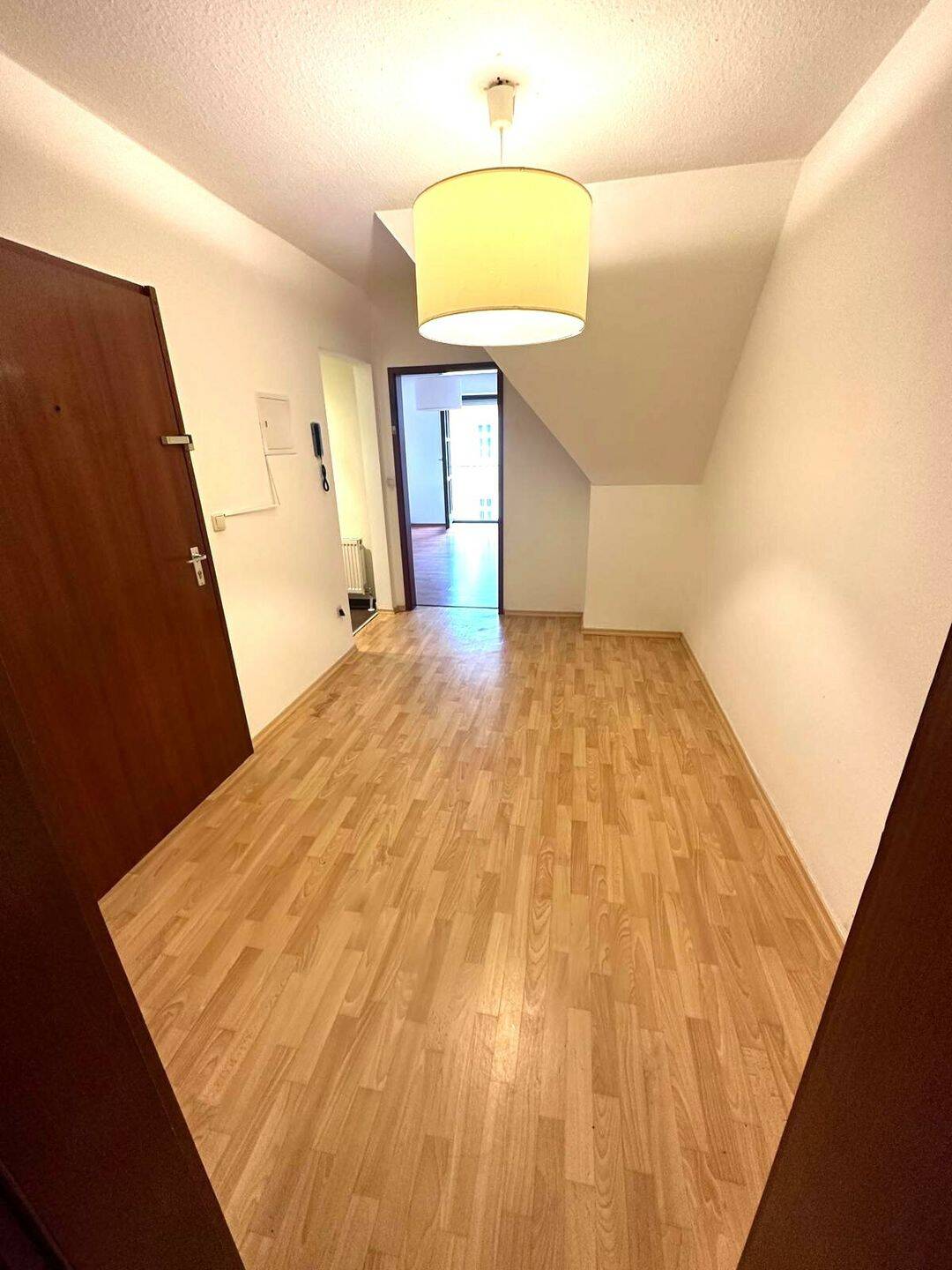 Gemütliches Dachgeschoss-Apartment mit viel Licht - sofort verfügbar