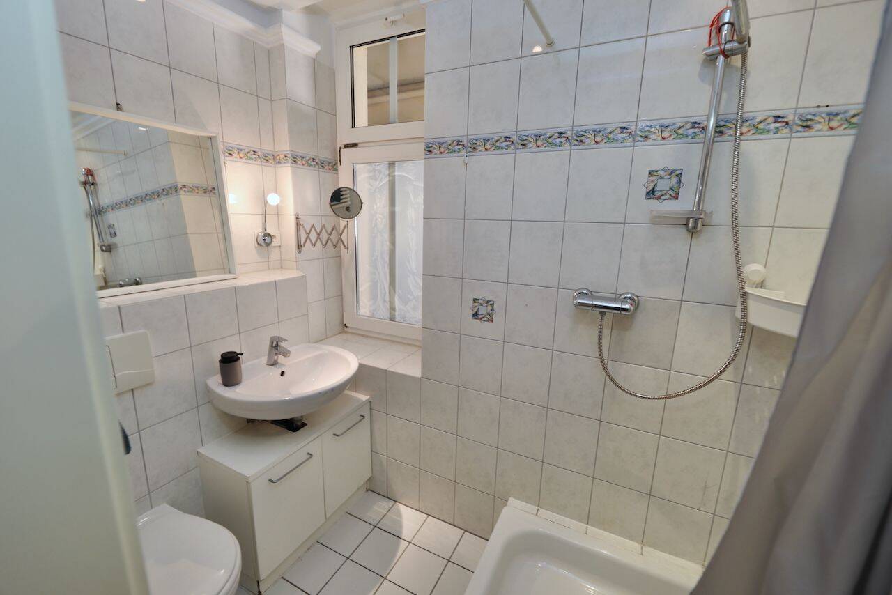 IDEAL FÜR STUDENTEN ODER PENDLER - NÄHE S-BAHN GRUNEWALD - GROSSER GEMEINSCHAFTSGARTEN – Berlin – Vorschaubild 3