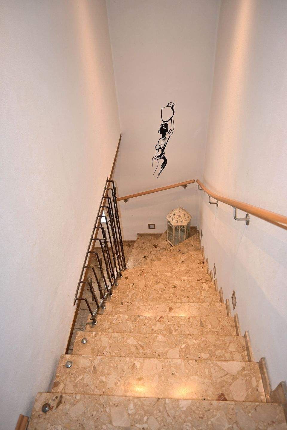 Wohnhaus mit schönen Zimmern sowie Garage und Nebengebäude – Plein – Vorschaubild 8
