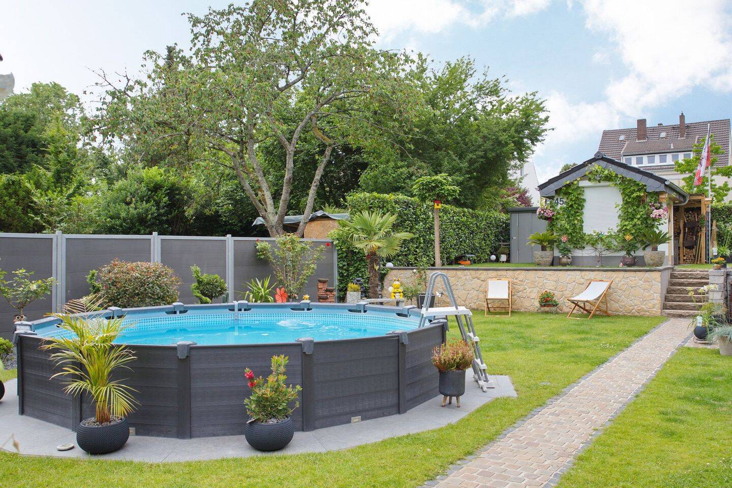 Urlaub zuhause mit Pool und Sommerküche – Düsseldorf – Vorschaubild 2