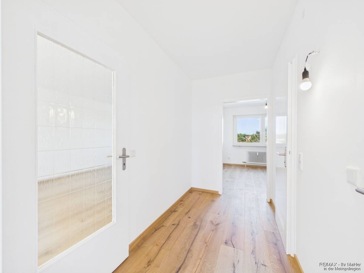 Westblick vom Balkon, geräumig und alles "Neu" für Sie – Nürnberg – Vorschaubild 8