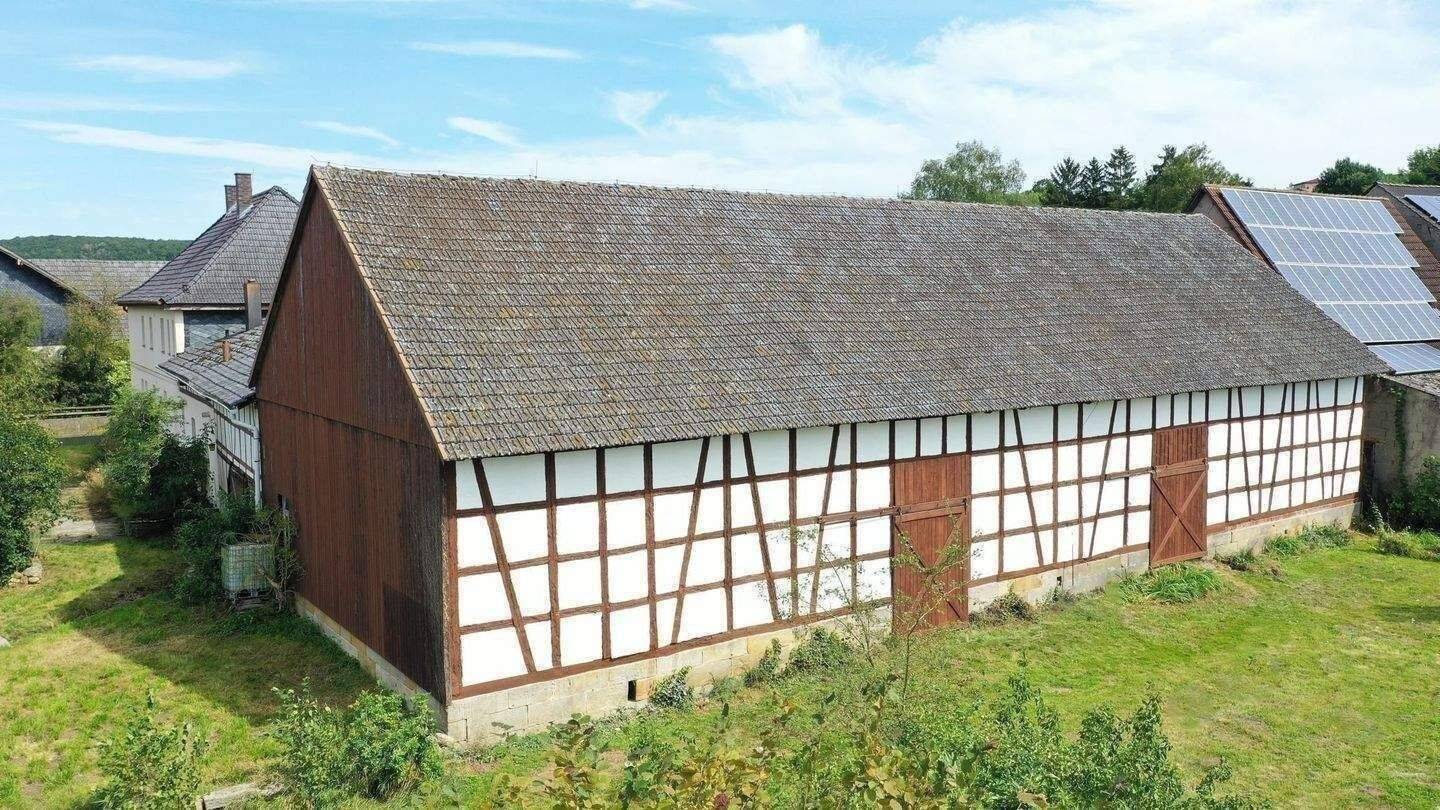 TRAUMHAFTER MÄRCHEN DREISEITENHOF + WOHNHAUS + WOHNUNG (18 PFERDEBOXEN MÖGLICH) oder BAUTRÄGEROBJEKT FÜR WOHNUNGSBAU oder GASTRO FACHWERK REITERHOF – Itzgrund – Vorschaubild 7