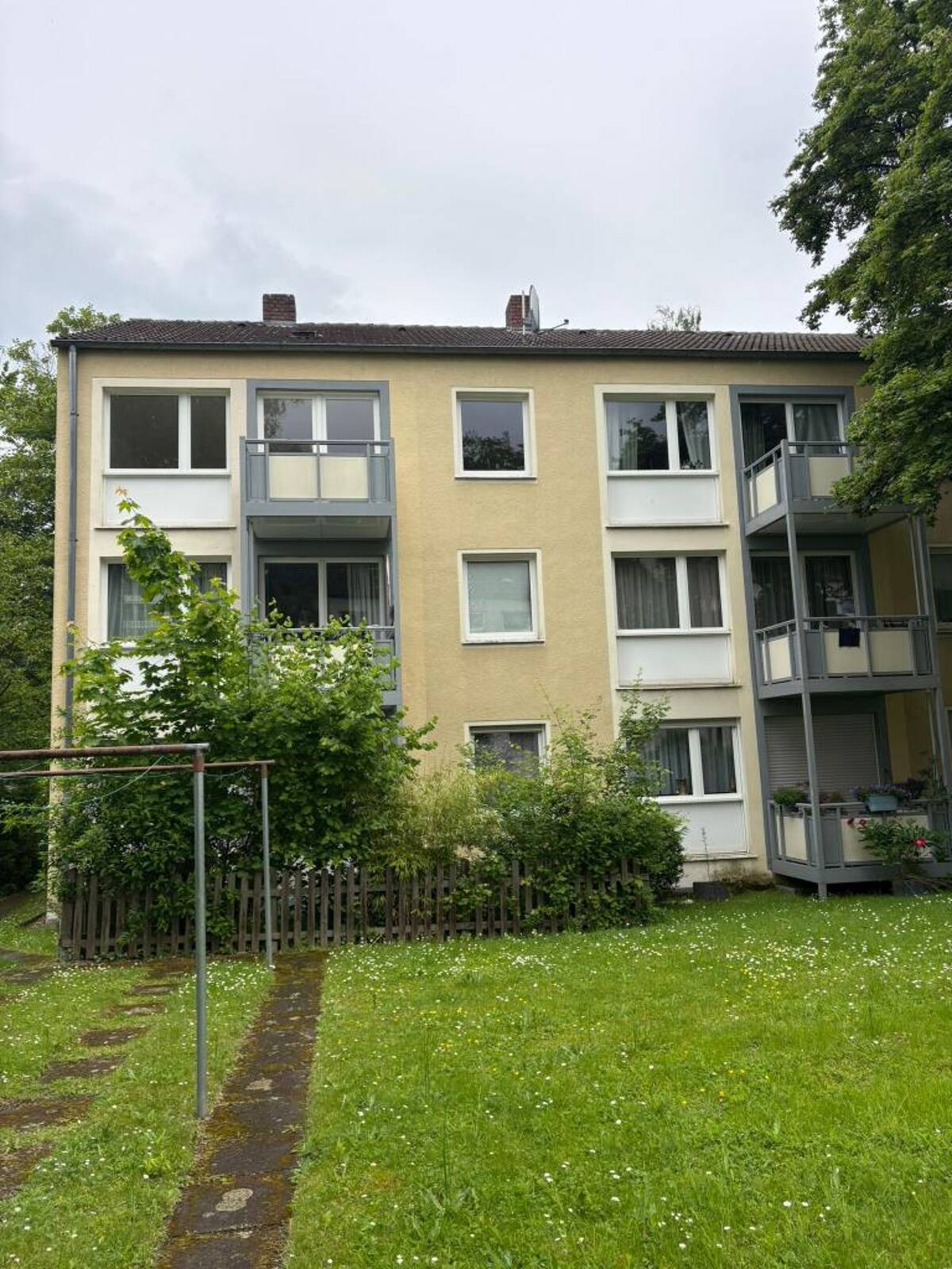 Sommeraktion!!! Ruhige Wohnlage in Bonn-Lahnesdorf. 3-Zimmer, 72 m² Wohnfläche mit Balkon. – 53177 Bonn – Bild 1 von 9
