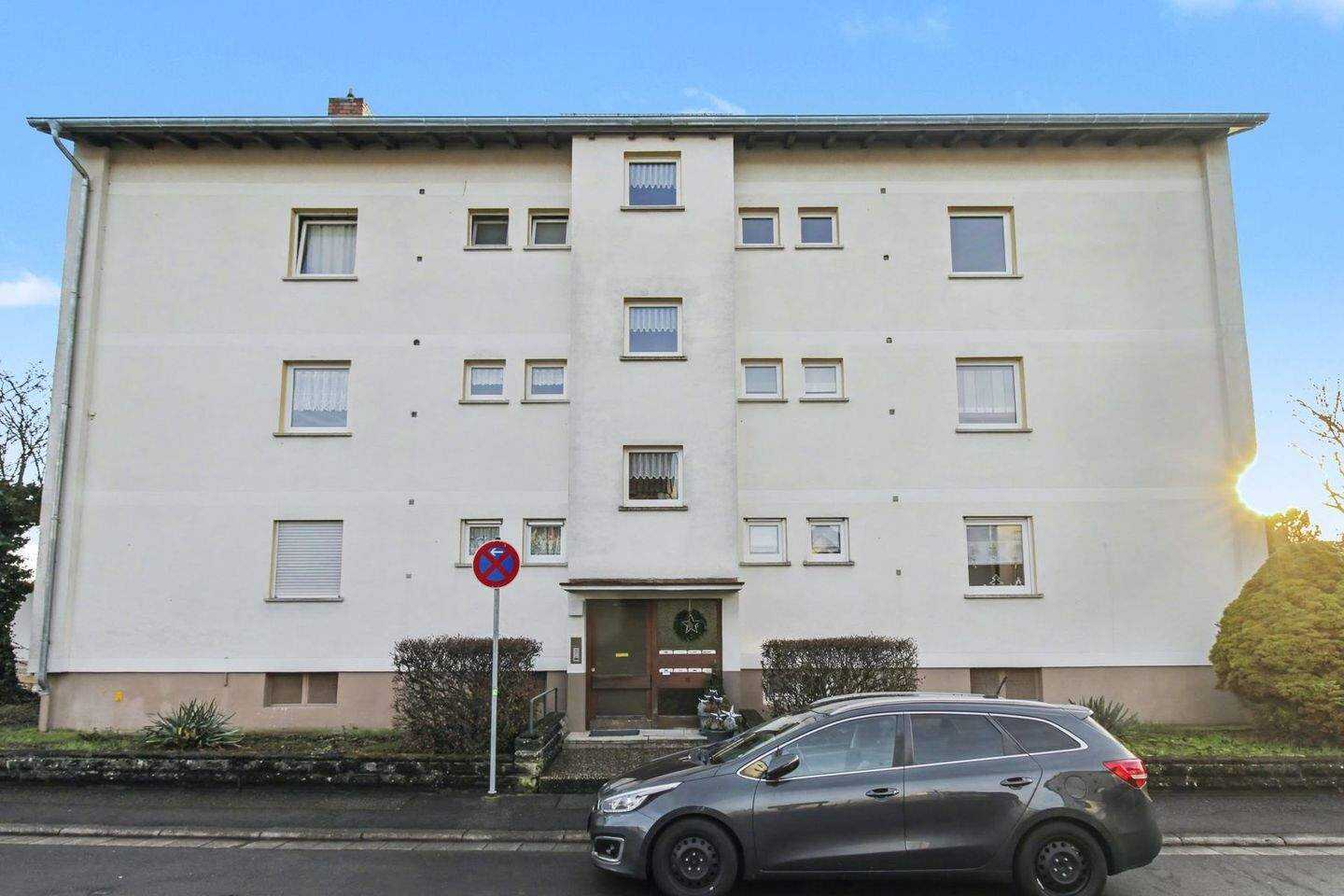 Gepflegtes Mehrfamilienhaus mit 7 Wohneinheiten in ruhiger Wohnlage von Gundelsheim – Gundelsheim – Bild 1 von 9