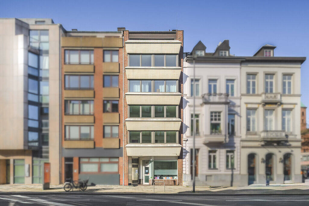 Innerstädtisches, modernisiertes Wohnhaus mit fünf bezugsfreien Wohnungen und zwei Gewerbeeinheiten – Aachen – Vorschaubild 2