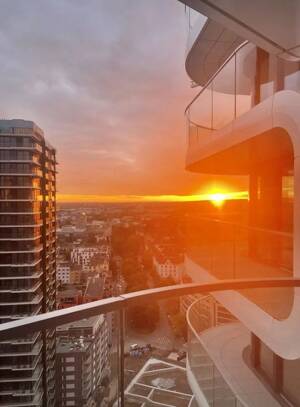 Skyline Living voll möblierte 4-Zimmer-Residenz mit Balkon, Concierge & Stellplatz – 60327 Frankfurt am Main – Vorschaubild 6