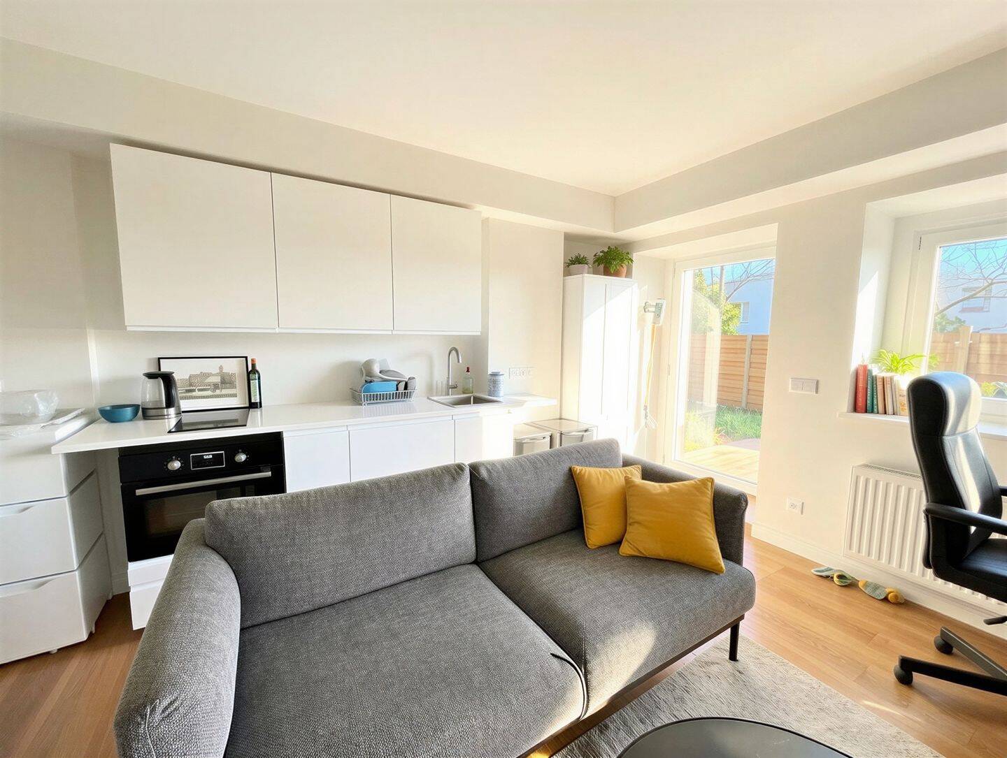 Sofortbezug! Sanierte Erdgeschosswohnung mit Terrasse und Garten im begehrten Feuerbachkiez