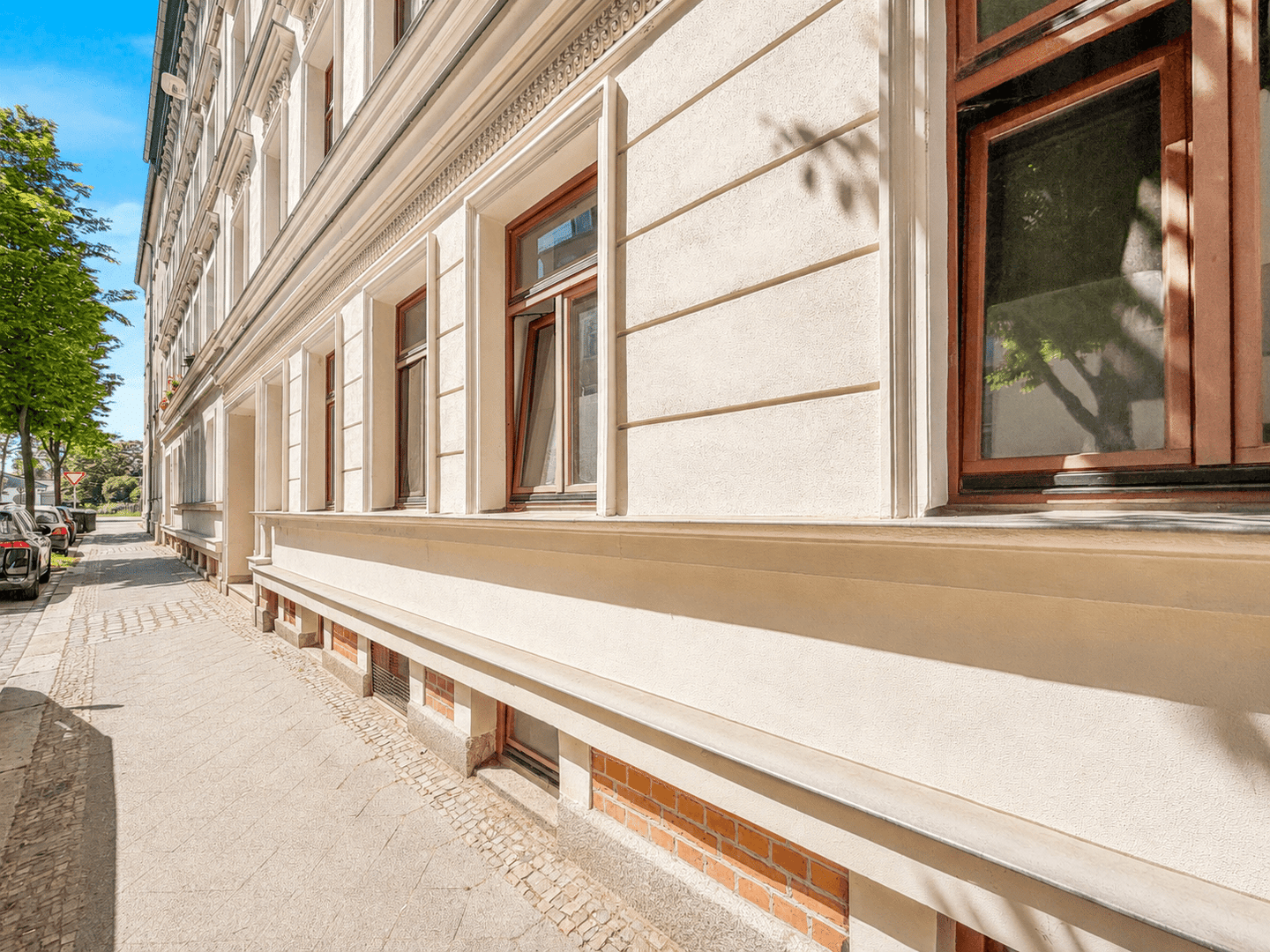 Stilvolle und mietfreie 3-Zimmer-Wohnung im Gründerzeithaus mit Balkon zum begrünten Innenhof – Leipzig – Vorschaubild 2