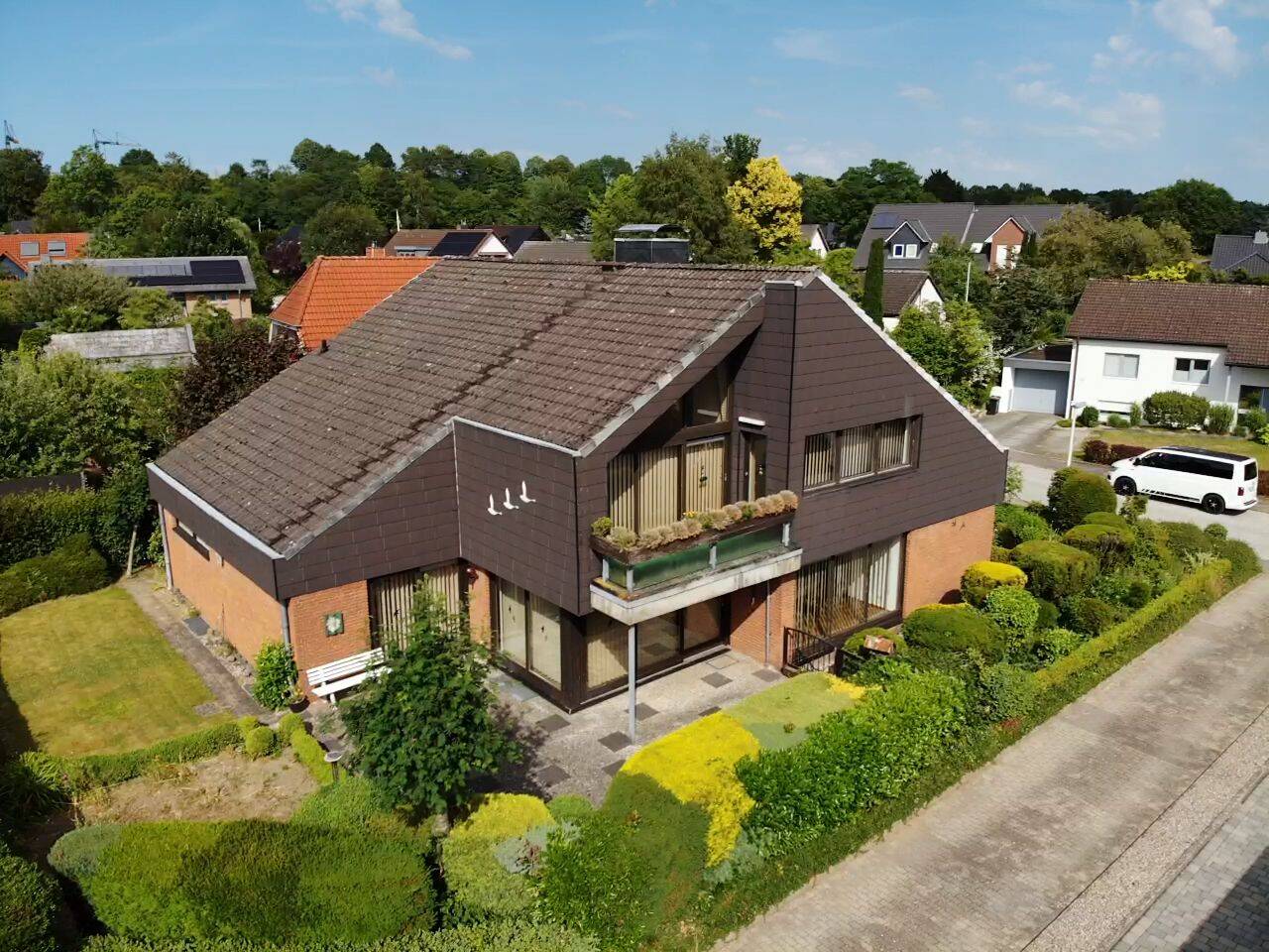Lage trifft Potenzial: Großzügiges Haus in zweiter Reihe zum Nord-Ostsee-Kanal