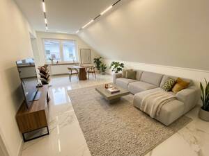 Traumhaftes Einfamilienhaus mit Einliegerwohnung, Vollkeller & Stellplätzen in ruhiger Wohnlage Wandsbek