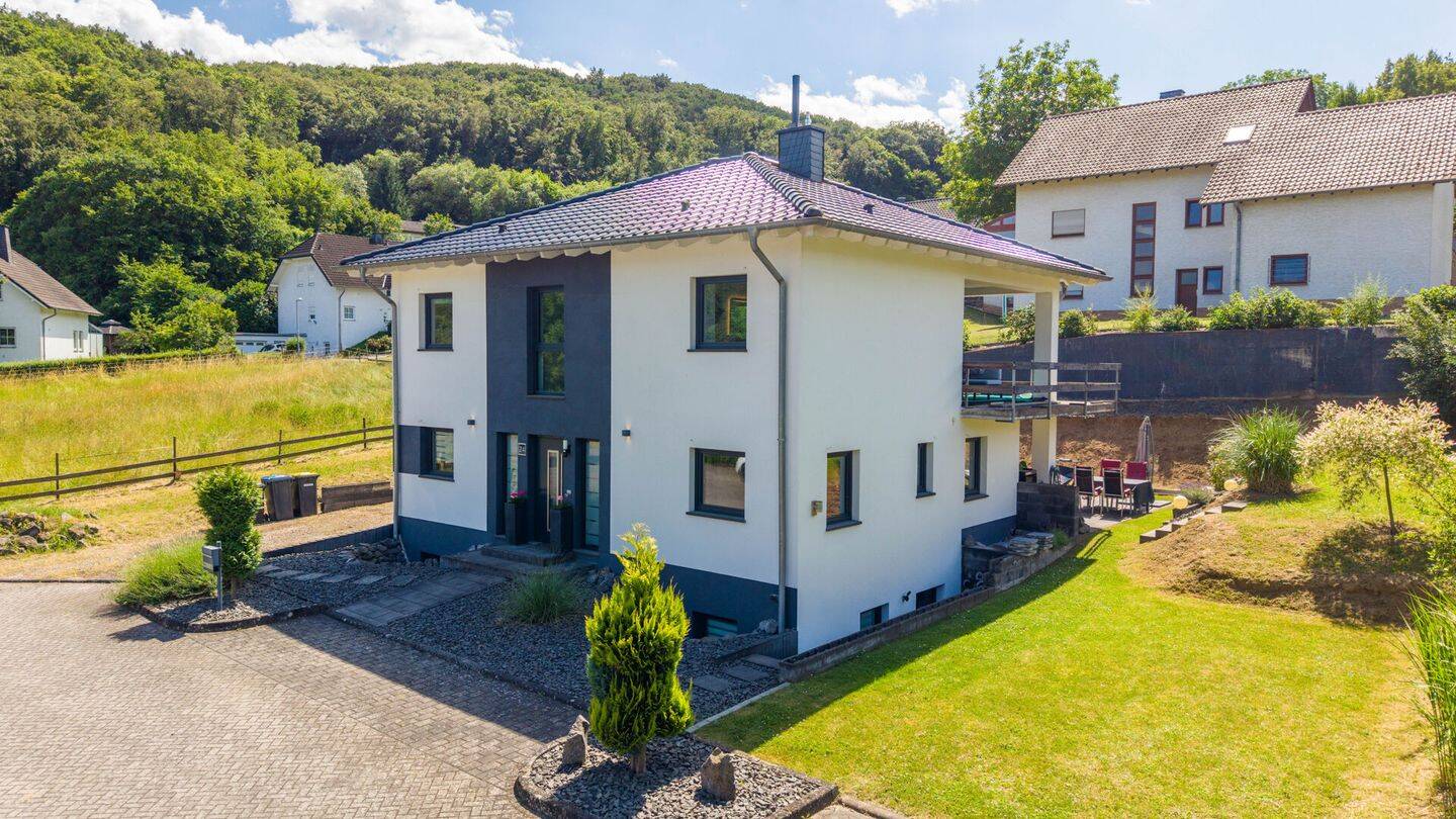 Stilvoll wohnen auf höchstem Niveau - Modernes Einfamilienhaus mit viel Platz in Gönnersdorf