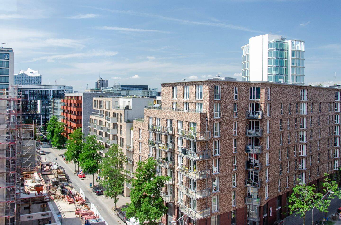 Über den Dächern der HafenCity: Skyline-Views vom 10. Obergeschoss (Endetage) im Eleven Decks – Hamburg – Vorschaubild 5