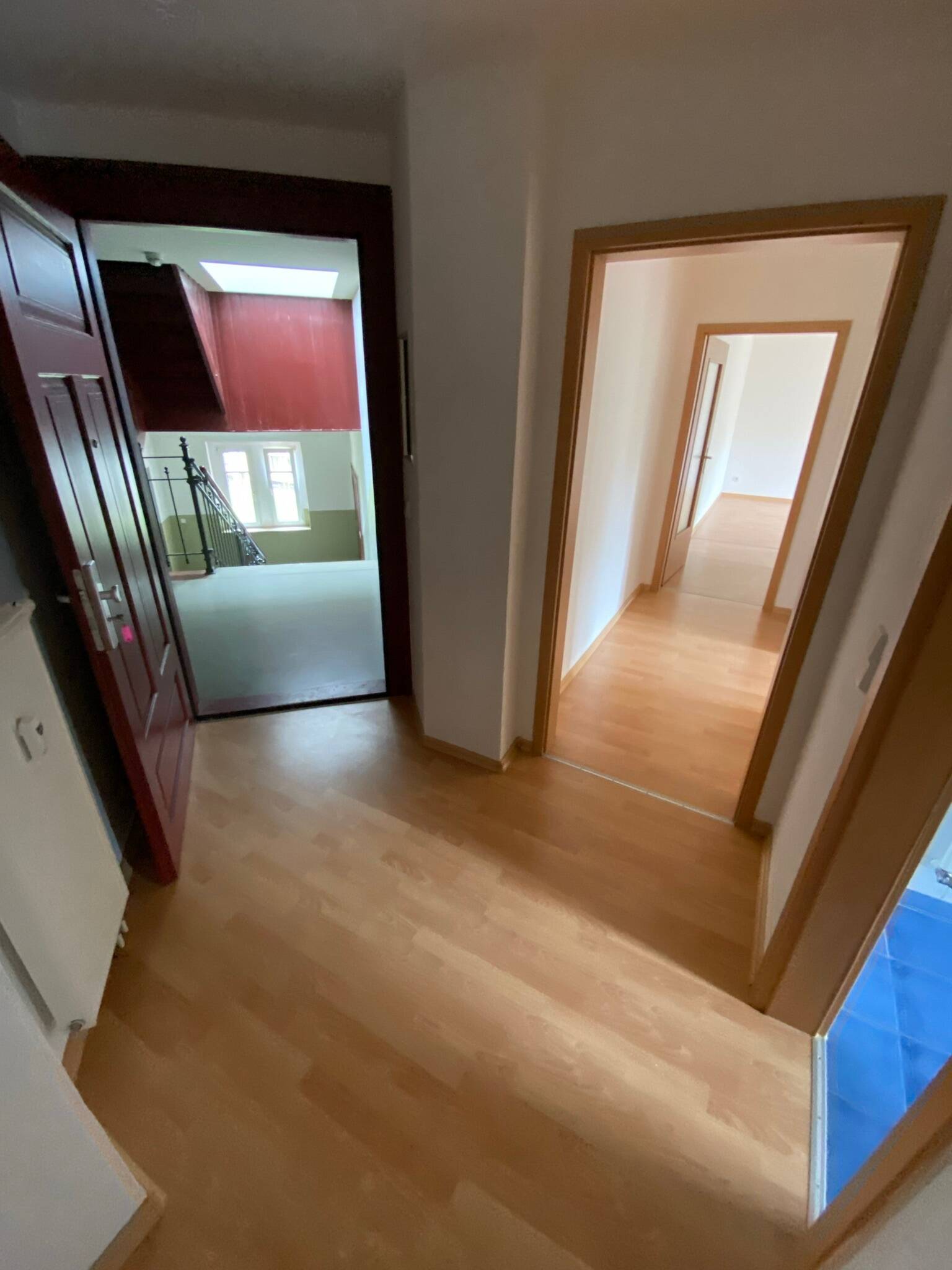 OBEN°°°°gemütliche2-Raum-Wohnung mit Laminat im DG °°°° – Chemnitz – Vorschaubild 3