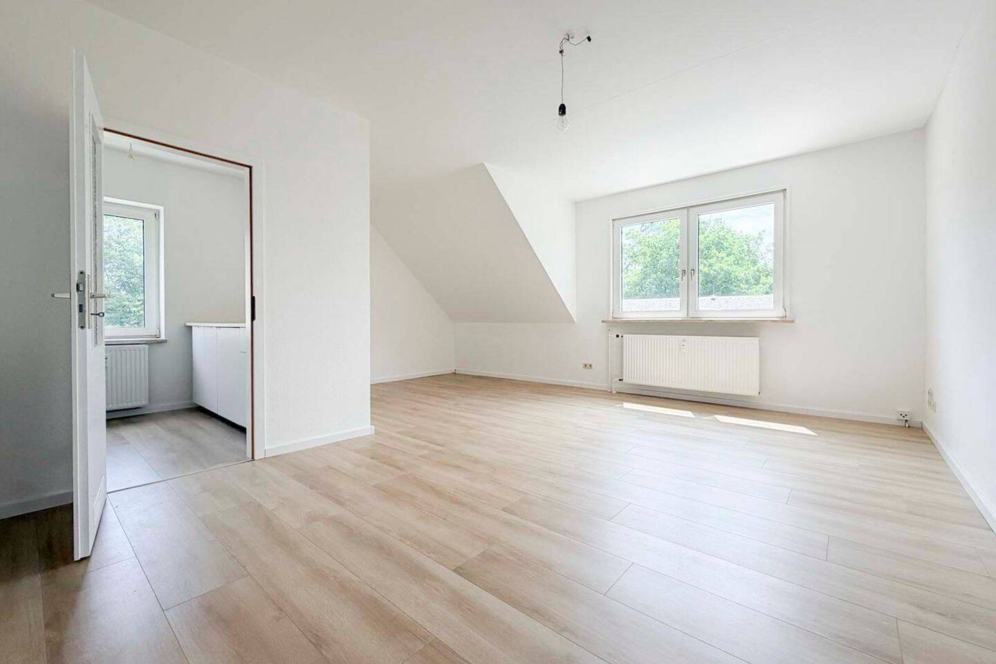 *Modernisiert & bezugsfrei* Wohnung mit EBK & SP – Chemnitz – Vorschaubild 3