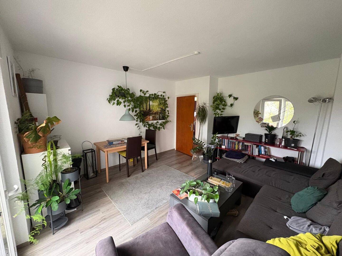 gepflegte zwei Zimmer Wohnung Höhenhaus