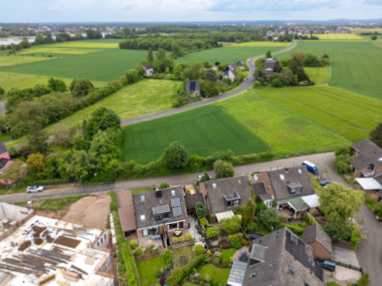 Ein Zuhause zum Wohlfühlen - Stilvolle Doppelhaushälfte mit viel Platz in Köln – Köln – Vorschaubild 3
