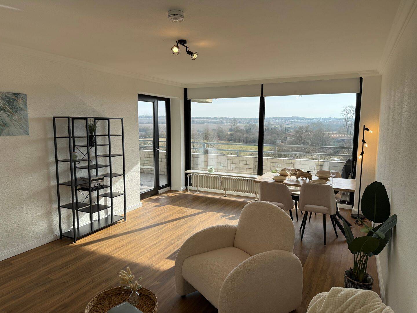 Sonnenterrasse & grüner Panoramablick für glückliches Wohnen – Hannover – Vorschaubild 2